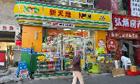 Tại Trung Quốc, một nửa số chuỗi cửa hàng tiện lợi ghi nhận doanh số sụt giảm trong nửa đầu năm nay. (Ảnh: Kohei Fujimura)