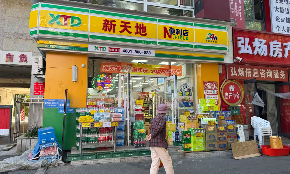 Tại Trung Quốc, một nửa số chuỗi cửa hàng tiện lợi ghi nhận doanh số sụt giảm trong nửa đầu năm nay. (Ảnh: Kohei Fujimura)