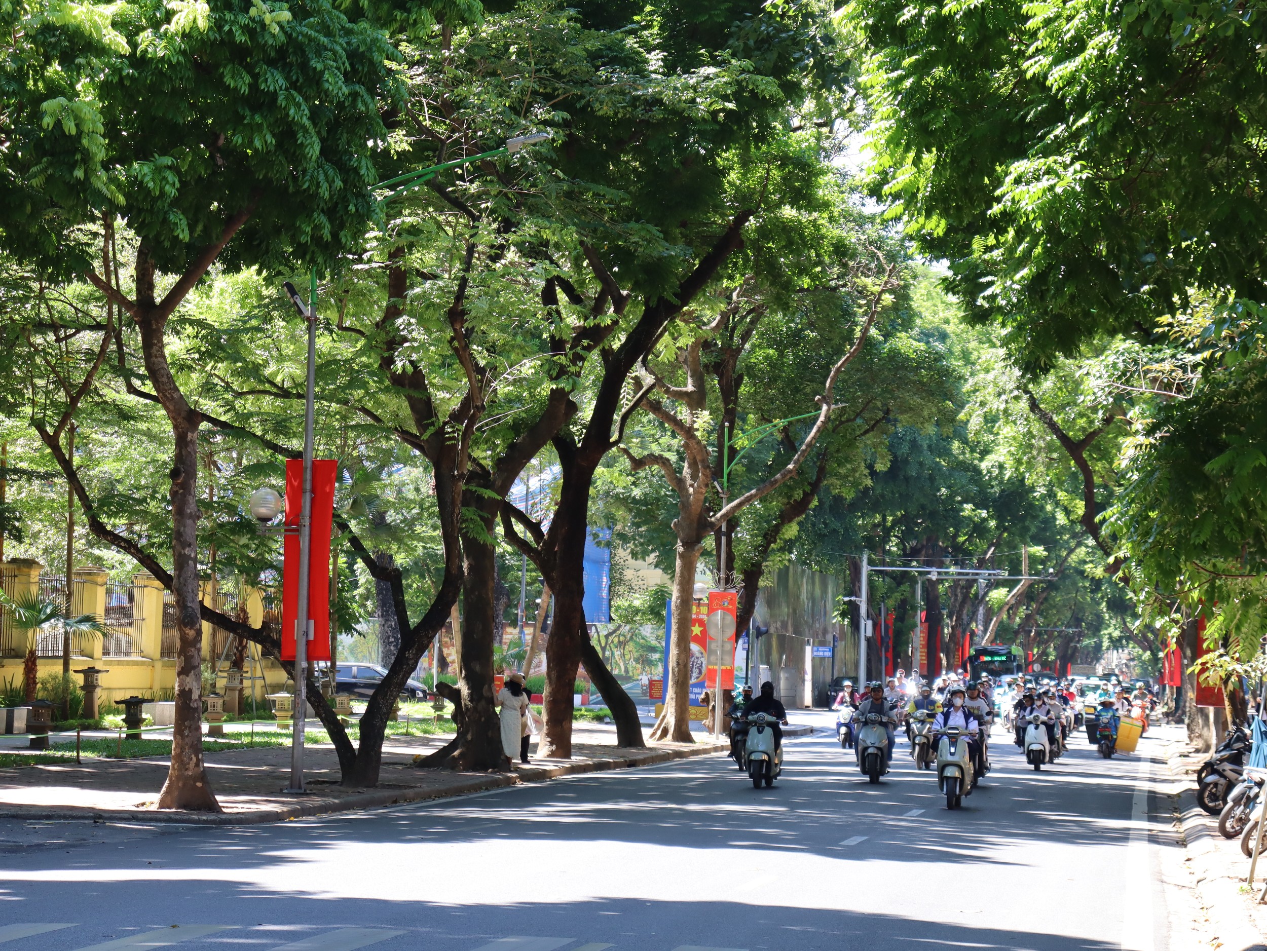 Hà Nội đang bước vào những ngay thu đẹp nhất trong năm. Ảnh: Song Hoàng.