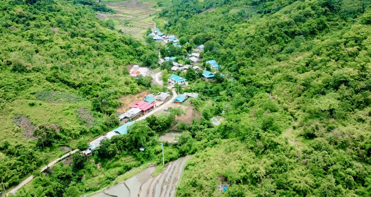 Bản Suối Tút bình yên giữa núi rừng Quang Chiểu, nơi lưu giữ nhiều nét văn hóa truyền thống của người Dao Đỏ. Ảnh: Nguyễn Thuấn