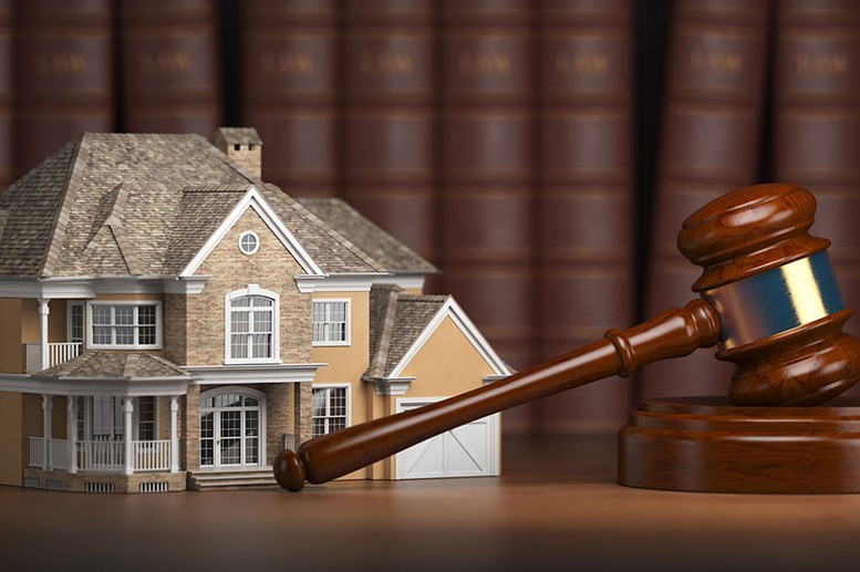 Cần hoàn thiện thể chế và chế tài xử lý như nâng mức phạt, tăng tiền đặt trước và đề xuất cấm cá nhân vi phạm (như bỏ cọc thao túng giá) tham gia hoạt động đấu giá từ 6 tháng đến 5 năm. Ảnh minh họa: VGP.