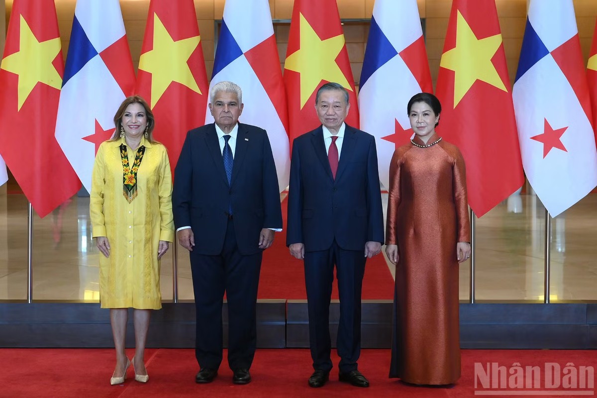 Tổng Bí thư, Chủ tịch nước Tô Lâm và Phu nhân Ngô Phương Ly với Tổng thống Panama Jose Raul Mulino và Phu nhân Maricel Cohen De Mulino. Ảnh: Đăng Khoa/Nhân Dân