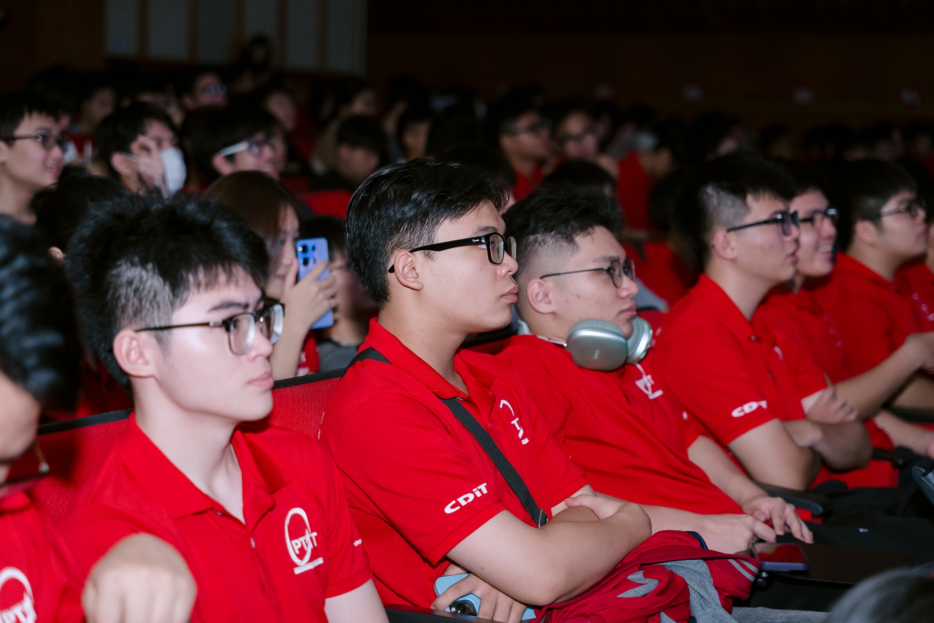 Các sinh viên Viện Công nghệ Thông tin & Truyền thông CDIT, Học viện Công nghệ Bưu chính Viễn thông (PTIT) tại chương trình chào đón tân sinh viên 2026.
