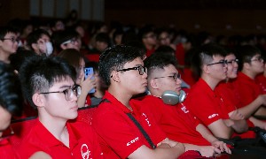Các sinh viên Viện Công nghệ Thông tin & Truyền thông CDIT, Học viện Công nghệ Bưu chính Viễn thông (PTIT) tại chương trình chào đón tân sinh viên 2026.