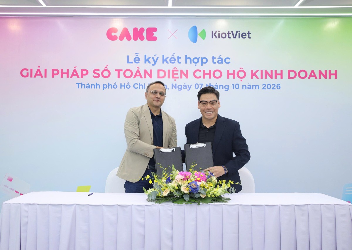 Đại diện lãnh đạo hai bên tại buổi ký kết hợp tác.