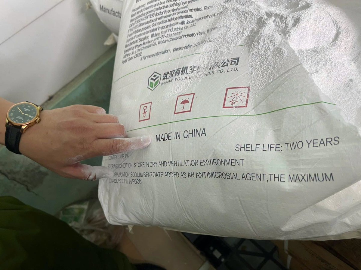Vụ việc cũng đặt ra yêu cầu phải kiểm soát chặt hơn thị trường thực phẩm bổ sung. Ảnh: Bộ Công An