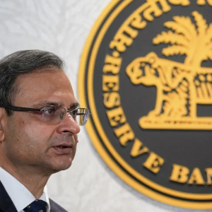 Thống đốc RBI Sanjay Malhotra - Ảnh: Indian Express.