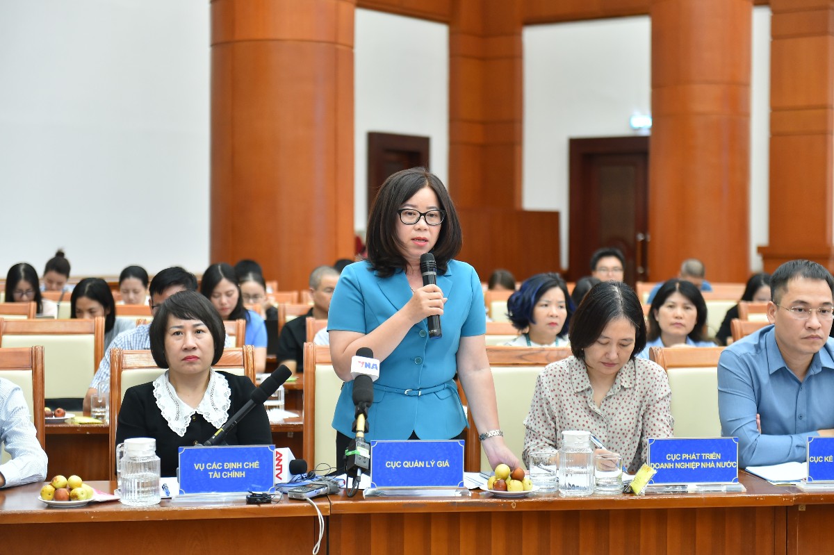 Bà Lê Thị Tuyết Nhung, Phó cục trưởng Cục Quản lý giá