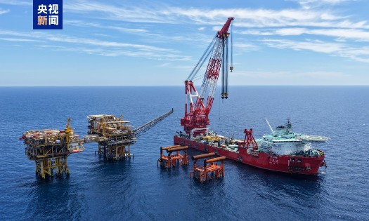Nền tảng ngoài khơi đầu tiên của Trung Quốc được thiết kế để bơm carbon dioxide nhằm nâng cao thu hồi khí tự nhiên đang được xây dựng tại mỏ khí Đông Phương 1-1. Ảnh: CCTV News