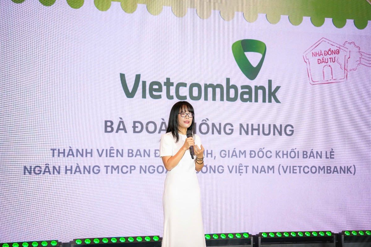 Bà Đoàn Hồng Nhung - Giám đốc Khối Bán lẻ Vietcombank phát biểu tại họp báo ra mắt chương trình Quán Nhà Haha.