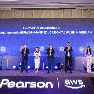 Buổi lễ công bố Báo cáo của Pearson và AWS về năng lực sẵn sàng ứng dụng AI của sinh viên Việt Nam