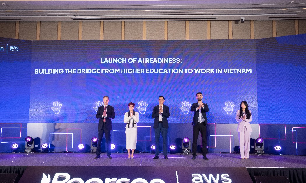 Buổi lễ công bố Báo cáo của Pearson và AWS về năng lực sẵn sàng ứng dụng AI của sinh viên Việt Nam