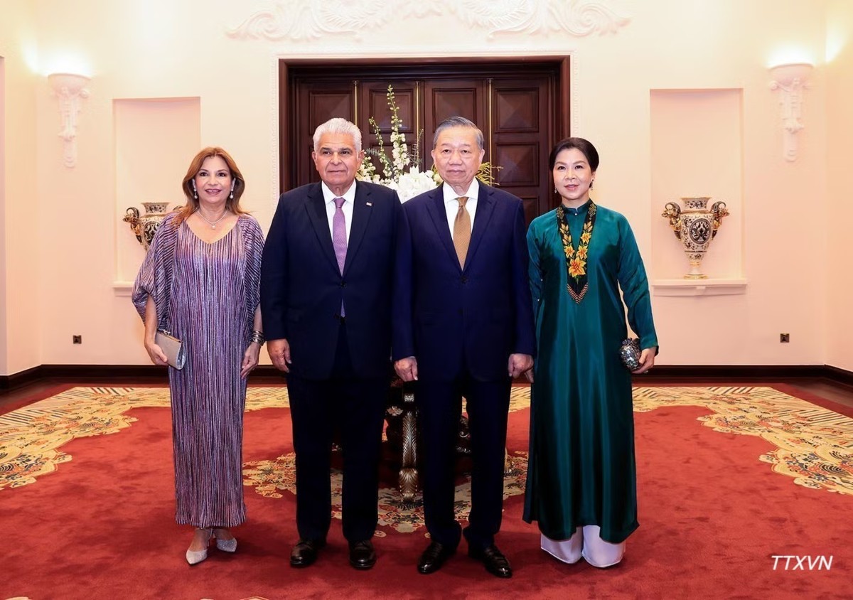 Tổng Bí thư, Chủ tịch nước Tô Lâm và Phu nhân Ngô Phương Ly cùng Tổng thống Cộng hòa Panama Jose Raul Mulino và Phu nhân Maricel Cohen de Mulino chụp ảnh chung. Ảnh: TTXVN