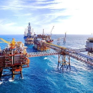 Đề xuất quy định về hoạt động thu giữ và lưu trữ carbon (CCS) gắn với hoạt động dầu khí. Ảnh: Giàn khoan dầu khí của Petrovietnam