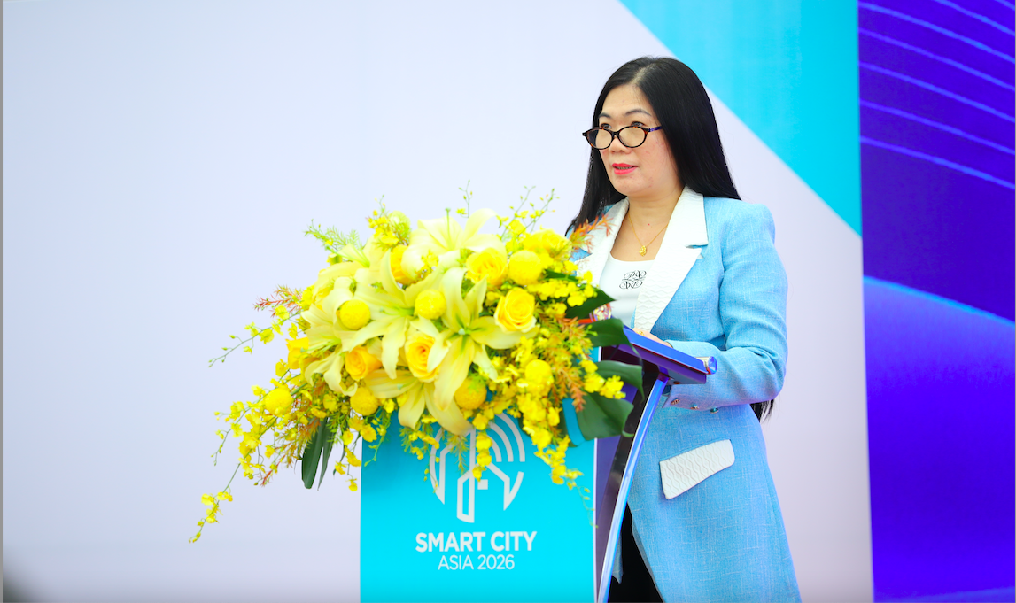 Bà Nguyễn Thị Bích Lan, Viện trưởng Viện Sáng tạo và Chuyển đổi số chia sẻ tại sự kiện.