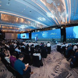 Bà Mariam J. Sherman cho rằng nâng xếp hạng tín nhiệm quốc gia sẽ giúp giảm chi phí vay cho Nhà nước và doanh nghiệp. Ảnh: VnEconomy