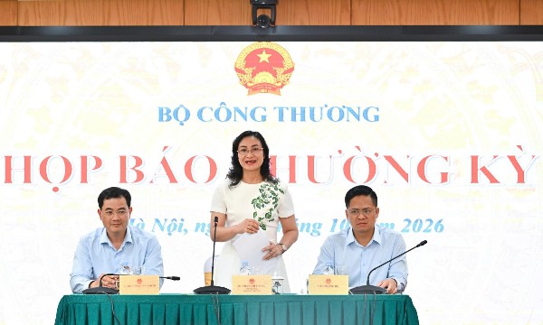 Trao quyền định giá xăng dầu cho doanh nghiệp gắn chặt với kiểm soát