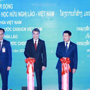 Thủ tướng Chính phủ Lê Minh Hưng và Thủ tướng Lào Saleumxay Kommasith dự lễ khởi động dự án xây dựng Trường Đại học Hữu nghị Lào - Việt Nam. Ảnh: chinhphu.vn/Nhật Bắc