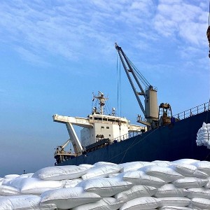 Bộ Tài chính dự kiến trình Chính phủ phương án điều chỉnh thuế suất thuế xuất khẩu của một số mặt hàng phân bón. Ảnh: VGP.