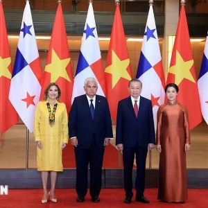 Tổng Bí thư, Chủ tịch nước Tô Lâm và Phu nhân cùng Tổng thống Cộng hòa Panama José Raúl Mulino và Phu nhân chụp ảnh chung. Ảnh: Tuấn Anh/TTXVN