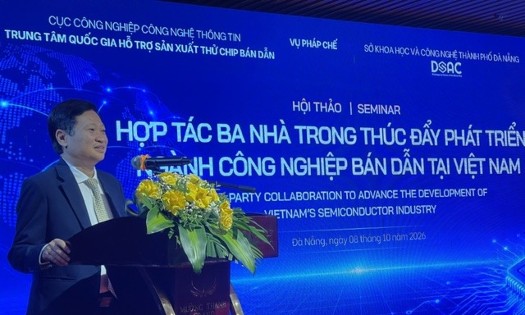 Mr. Nguyen Khac Lich, Director General of the Authority of IT and Digital Industry, speaks at the workshop. (Photo: Ngo Anh Van)