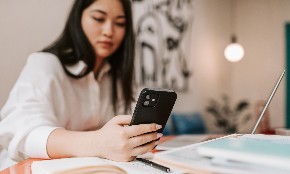 Ứng dụng dịch vụ tích hợp AI đang trở nên phổ biến trong lĩnh vực ngân hàng, y tế, bán lẻ và chăm sóc khách hàng. (Hình: Pexels)
