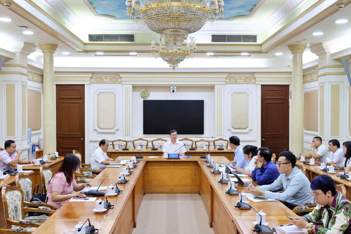 Phó Chủ tịch UBND Thành phố Nguyễn Công Vinh phát biểu chỉ đạo tại cuộc họp - Ảnh: Thùy Dương.