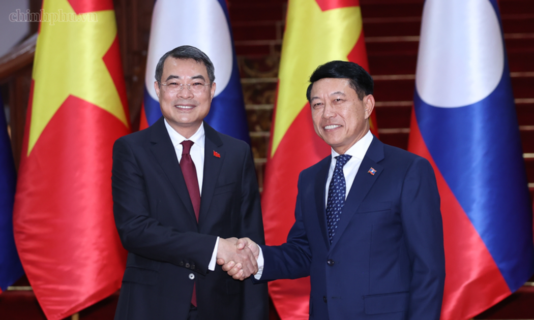 Thủ tướng Lê Minh Hưng và Thủ tướng Saleumxay Kommasith - Ảnh: chinhphu.vn/Nhật Bắc