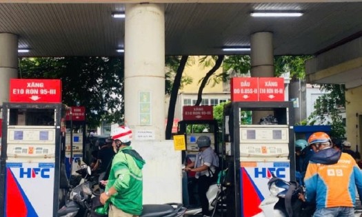 Giá các mặt hàng xăng dầu được điều chỉnh tăng từ chiều 8/10/2026. Ảnh: Huyền Vy.