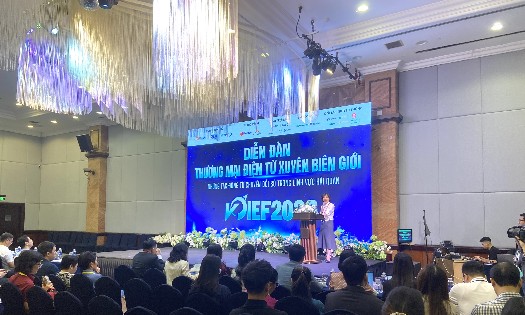 Diễn đàn Thương mại điện tử xuyên biên giới (VOIEF 2026) với chủ đề “Những tác động từ chuyển đổi số trong lĩnh vực hải quan”, ngày 8/10/2026. Ảnh: Song Hà.