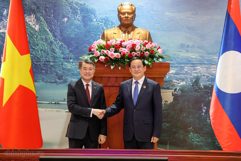 Thủ tướng Chính phủ Lê Minh Hưng hội kiến Chủ tịch Quốc hội Lào Sonexay Siphandone - Ảnh: chinhphu.vn/Nhật Bắc