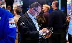 Chứng khoán Mỹ rung lắc vì tin về doanh thu của OpenAI, giá dầu tăng 4%