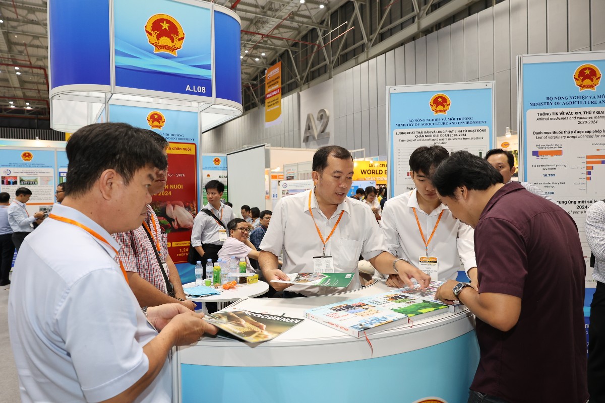 Sự kiện bao quát nhiều khâu trong chuỗi giá trị, từ sức khỏe và dinh dưỡng vật nuôi, thuốc thú y, vắc-xin đến công nghệ trang trại, chế biến và sản xuất bền vững. Ảnh: Vietstock 2025.