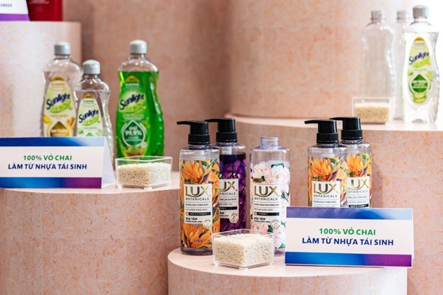 Kinh tế tuần hoàn bắt đầu từ khâu thiết kế, để sản phẩm và vật liệu có thể dễ dàng được thu gom, tái sử dụng hoặc quay trở lại chu trình sản xuất để được tái chế sau vòng đời đầu tiên. Nguồn: Unilever Việt Nam.