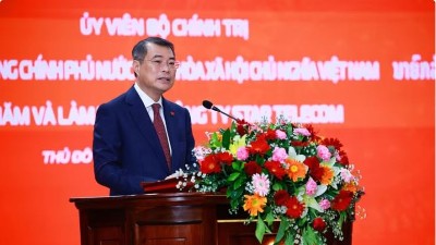 PM lauds Unitel for leading Laos’ telecoms, digital technology