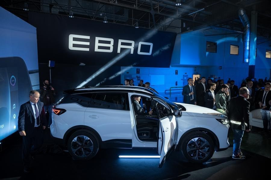 Ebro của Tây Ban Nha và Chery của Trung Quốc khởi động sản xuất xe tại nhà máy liên doanh ở Barcelona, tháng 11/2024. Ảnh: Xinhua.