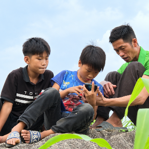 Người dân tại xóm Khên Lền, Cao Bằng. Ảnh: Viettel.