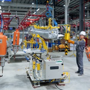 Công nghiệp chế biến, chế tạo tiếp tục giữ vai trò dẫn dắt tăng trưởng công nghiệp Hà Tĩnh. Ảnh: VinFast Hà Tĩnh.