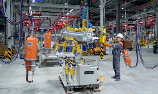 Công nghiệp chế biến, chế tạo tiếp tục giữ vai trò dẫn dắt tăng trưởng công nghiệp Hà Tĩnh. Ảnh: VinFast Hà Tĩnh.