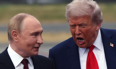 Tổng thống Nga Vladimir Putin (trái) và Tổng thống Mỹ Donald Trump trong cuộc gặp ở Alaska, tháng 8/2025 - Ảnh: Getty/CNBC.