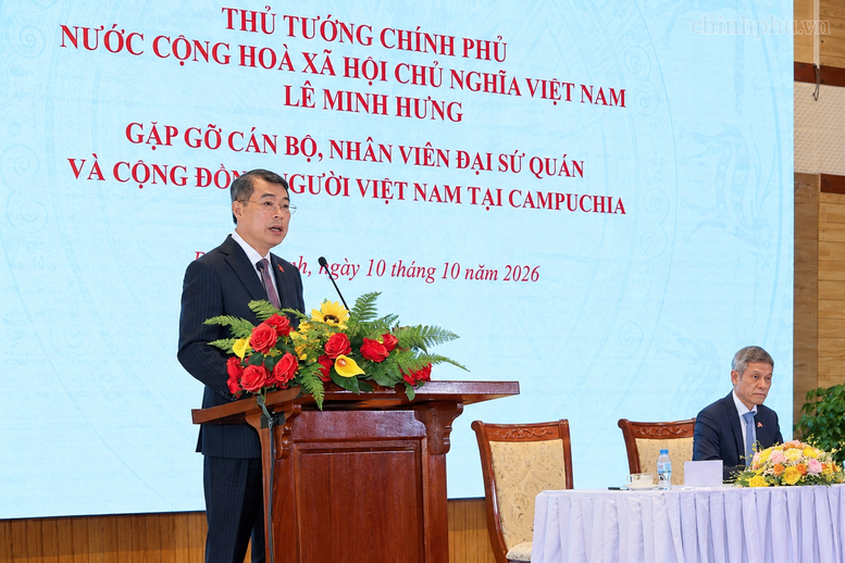 Thủ tướng Lê Minh Hưng gặp cộng đồng và các cơ quan đại diện Việt Nam tại Campuchia - Ảnh: chinhphu.vn/Nhật Bắc