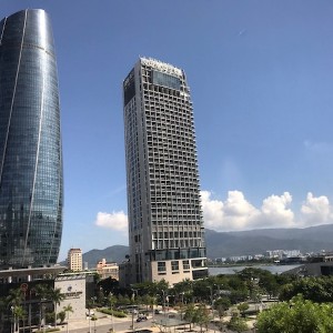 Tòa nhà Trung tâm Hành chính TP. Đà Nẵng (bên trái). Ảnh Ngô Anh Văn
