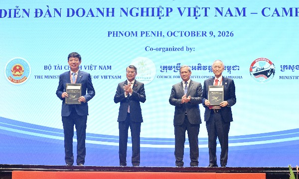 Vietnam Airlines mở rộng hợp tác phát triển du lịch Việt Nam - Lào - Campuchia