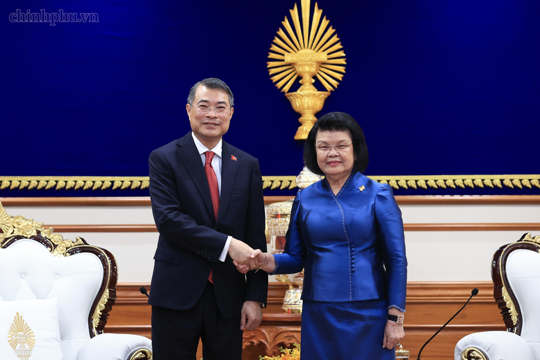 Thủ tướng Chính phủ Lê Minh Hưng hội kiến Chủ tịch Quốc hội Campuchia Khuon Sudary - Ảnh: chinhphu.vn/Nhật Bắc