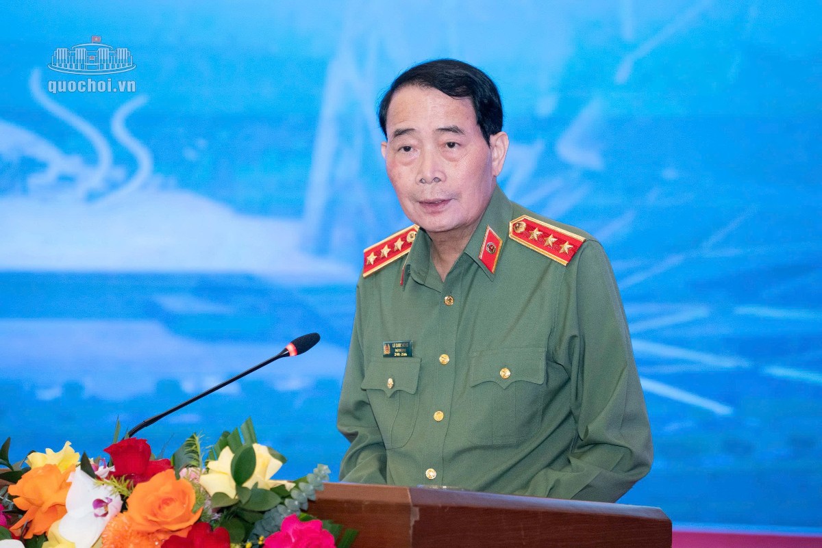 Thượng tướng Lê Quốc Hùng, Ủy viên Ban Chấp hành Trung ương Đảng, Phó Bí thư Đảng ủy Công an Trung ương, Thứ trưởng Bộ Công an phát biểu tại hội nghị. Ảnh: Cổng thông tin điện tử Quốc hội.