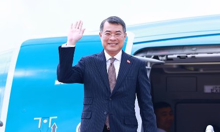 Thủ tướng Lê Minh Hưng rời thủ đô Phnom Penh về nước, kết thúc tốt đẹp chuyến thăm chính thức Vương quốc Campuchia. Ảnh: TTXVN