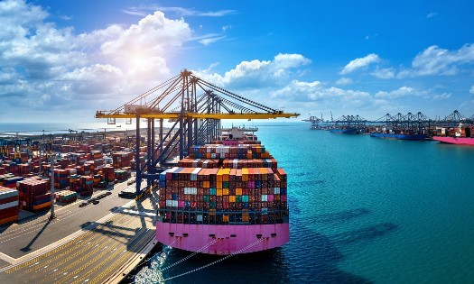 Kim ngạch xuất khẩu của Việt Nam đạt hàng trăm tỷ USD mỗi năm, nhưng giá trị giữ lại cho nền kinh tế chưa tương xứng với quy mô. Ảnh: Magnific.