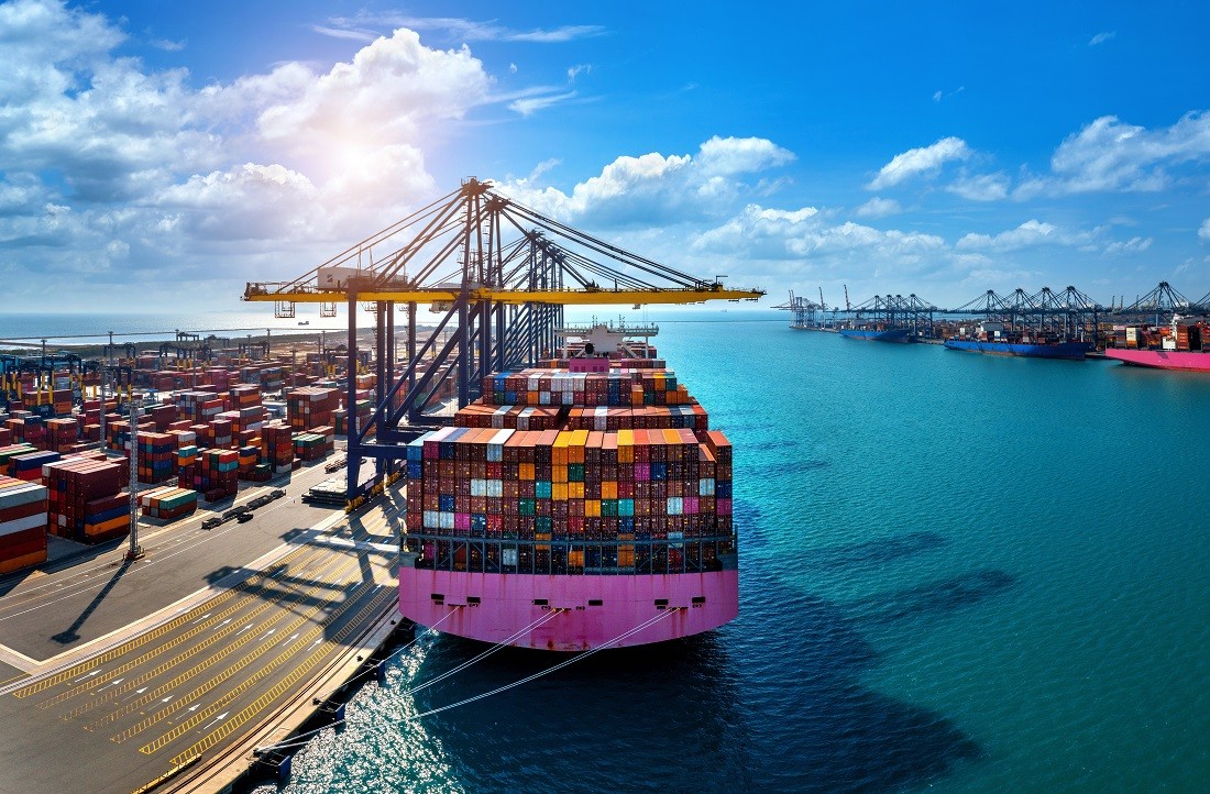 Kim ngạch xuất khẩu của Việt Nam đạt hàng trăm tỷ USD mỗi năm, nhưng giá trị giữ lại cho nền kinh tế chưa tương xứng với quy mô. Ảnh: Magnific.
