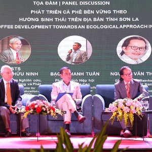 Các chuyên gia trong phiên toạ đàm tại hội thảo. Ảnh: Chu Khôi