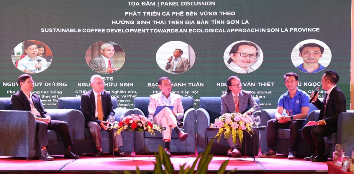 Các chuyên gia trong phiên toạ đàm tại hội thảo. Ảnh: Chu Khôi